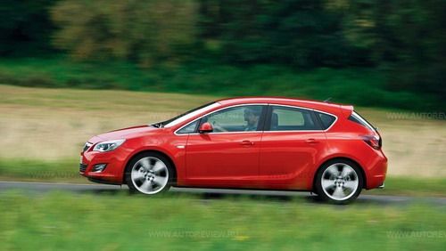 На ходу новая Astra воспринимается как более солидный, более «взрослый» автомобиль — и по сравнению с Астрой предыдущей, и по сравнению с седаном Chevrolet Cruze. Российские Астры будут с пакетом для плохих дорог — иные пружины (клиренс увеличится на 15—20 мм), другие амортизаторы и измененная программа работы ESP. Как это отразится на управляемости? Пока загадка